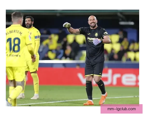 以巴埃纳受伤离场比利亚雷亚尔球迷心疼情绪沸腾